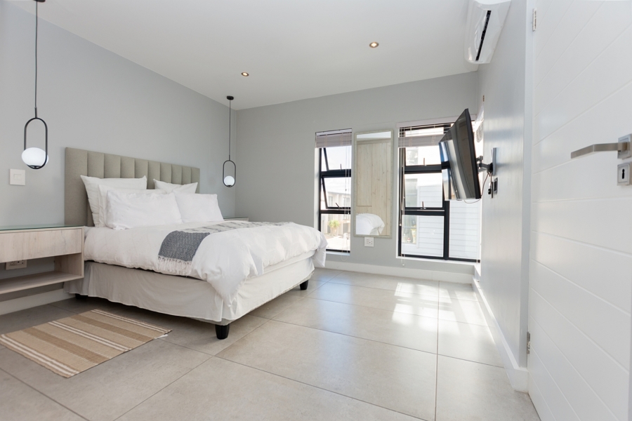 7 Bedroom Property for Sale in Calypso Beach Western Cape